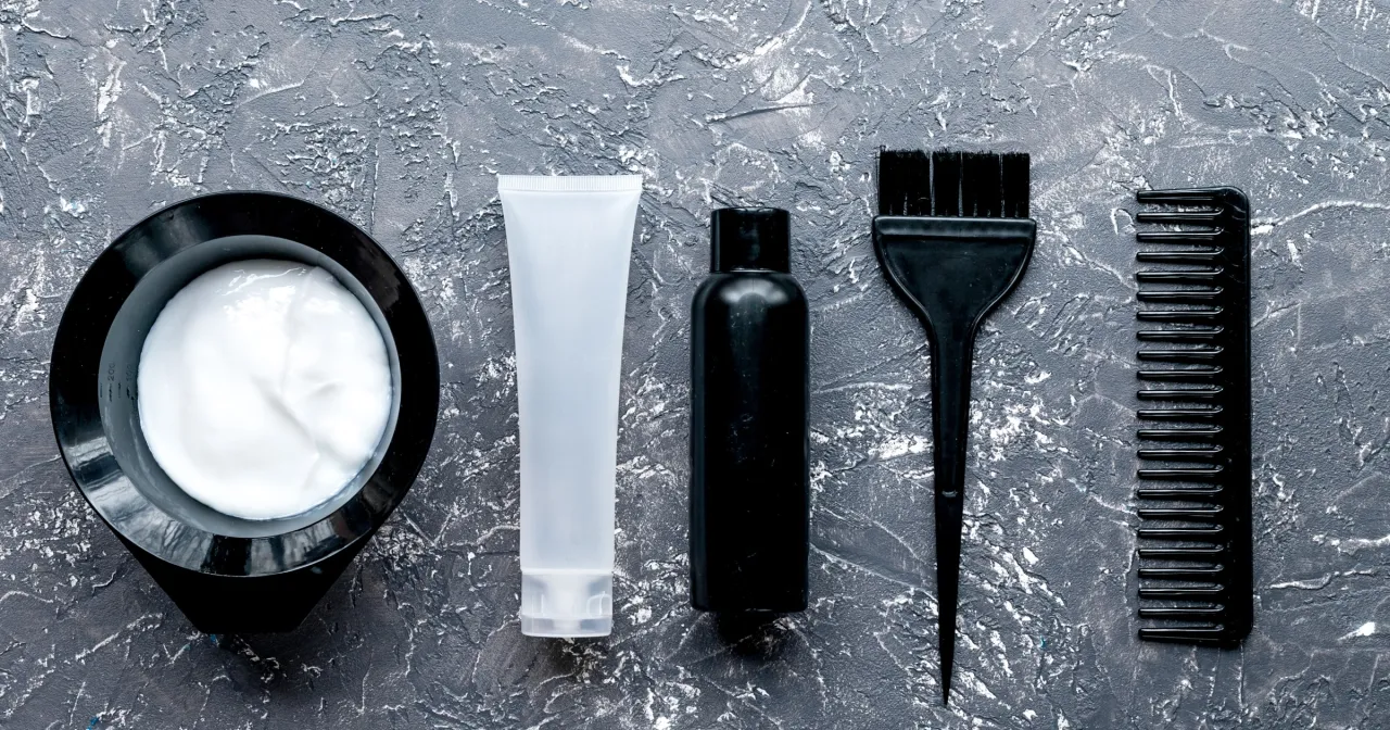 Składniki farb do włos&oacute;w szkodliwe i pielęgnacyjne