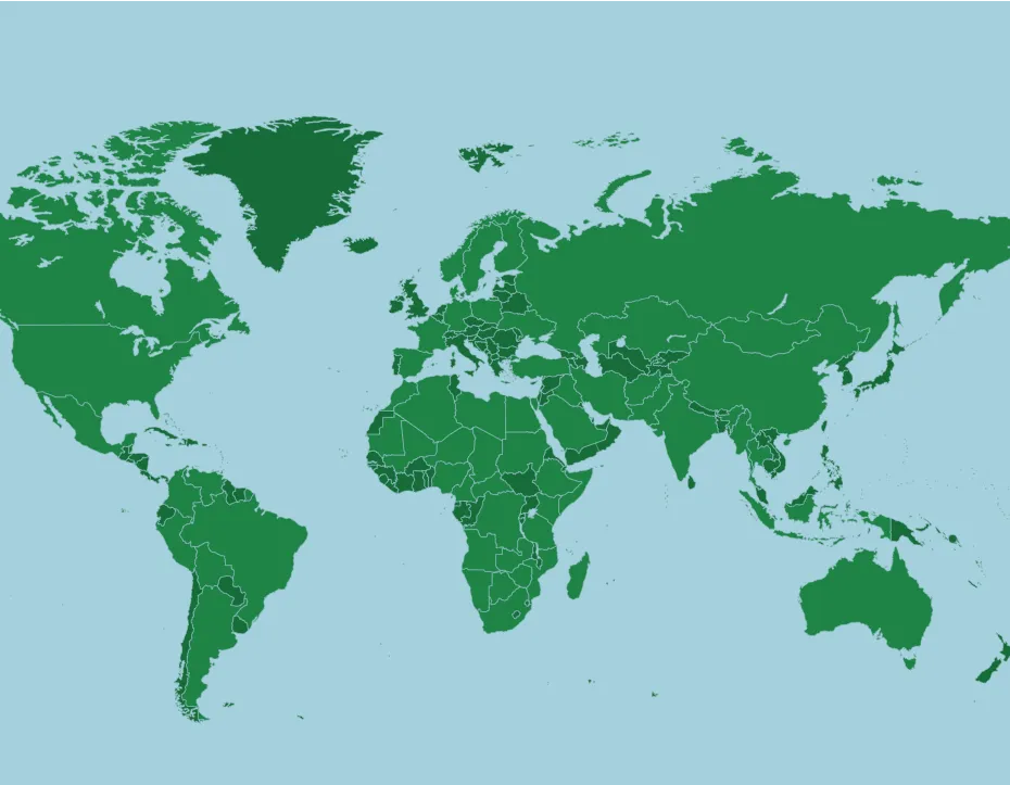 mapa świata, quiz podr&oacute;żniczy, odkrywanie kraj&oacute;w, osoba wybierająca kierunek