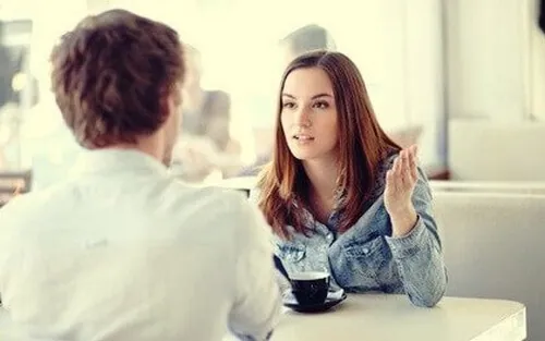 para rozmawiająca z empatią