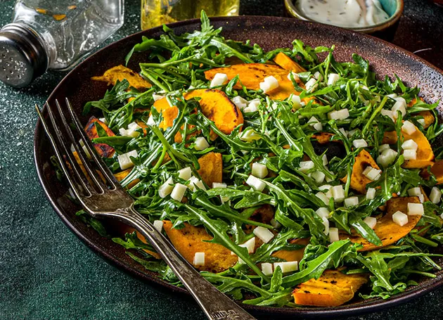 Herbstsalat mit Ofenkürbis und Feta