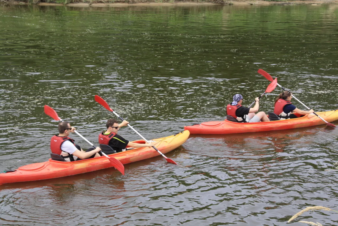 dzieci na kajakach warta poznań