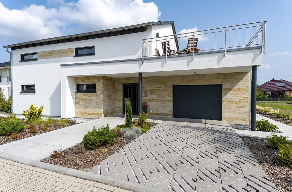 rodzaje materiałów na podjazd kostka kruszywo płyty ażurowe beton