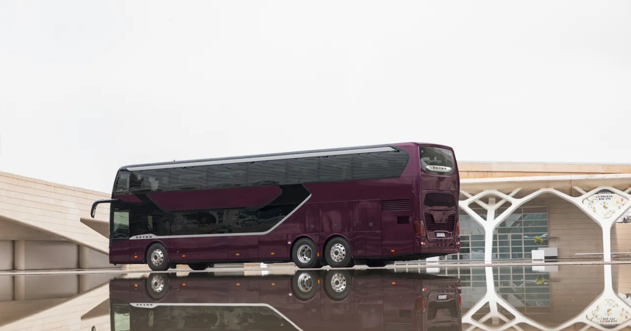 nowy autokar turystyczny luksusowy