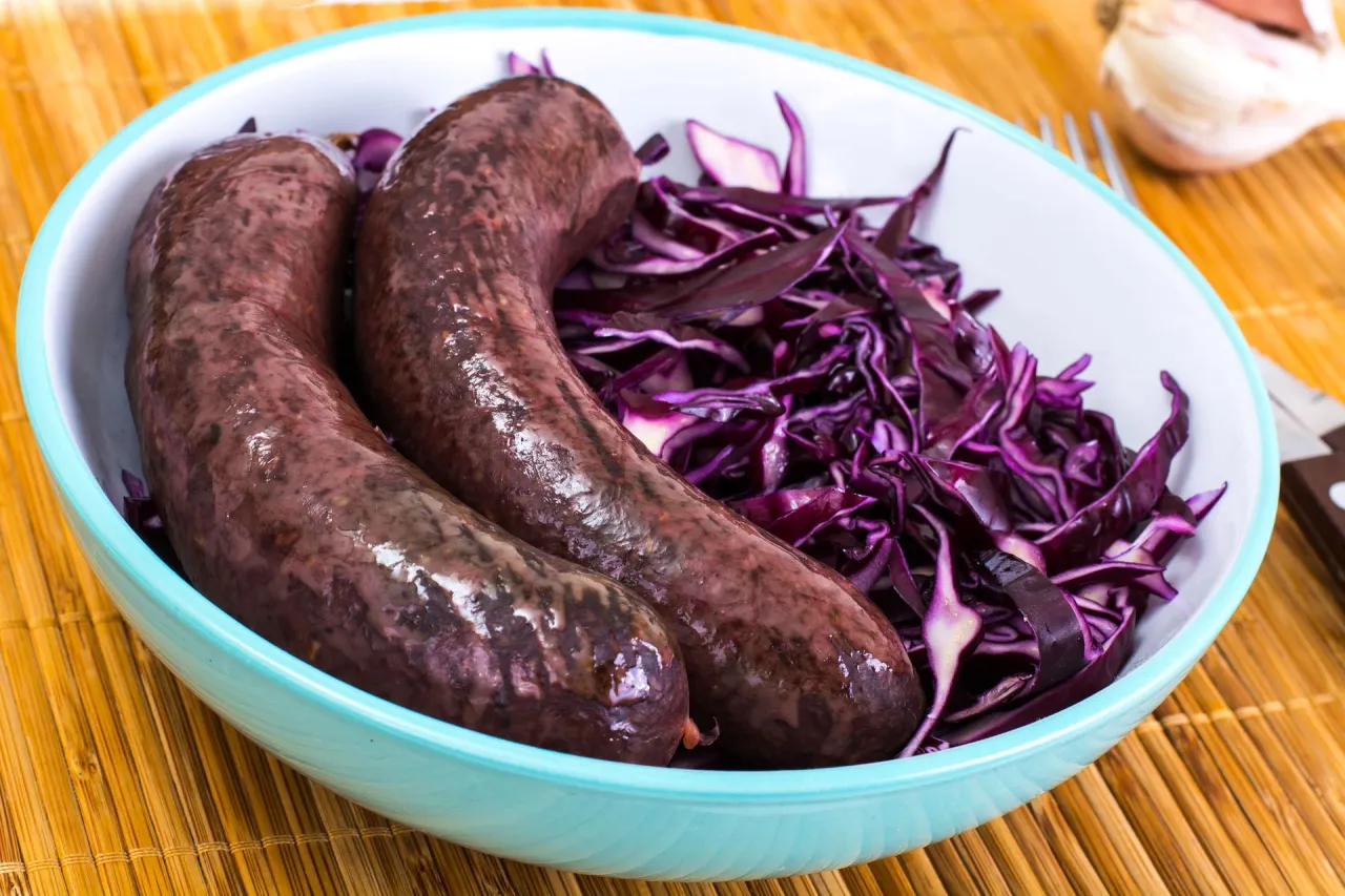 Kaszanka składniki na talerzu