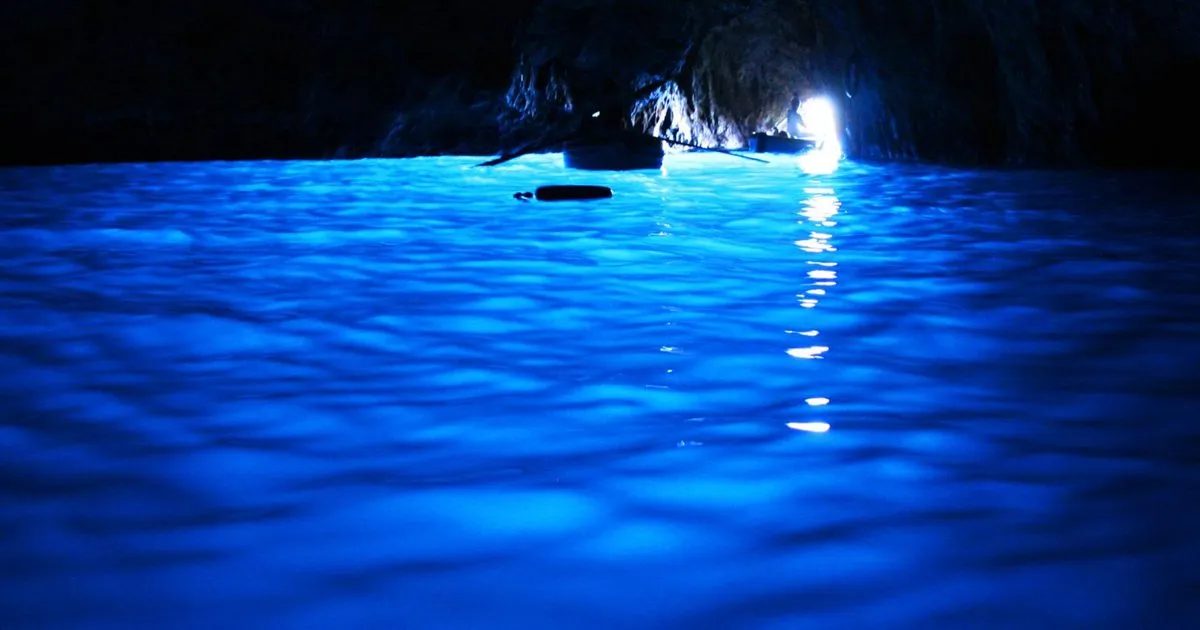 Lazurowa Grota Capri wnętrze