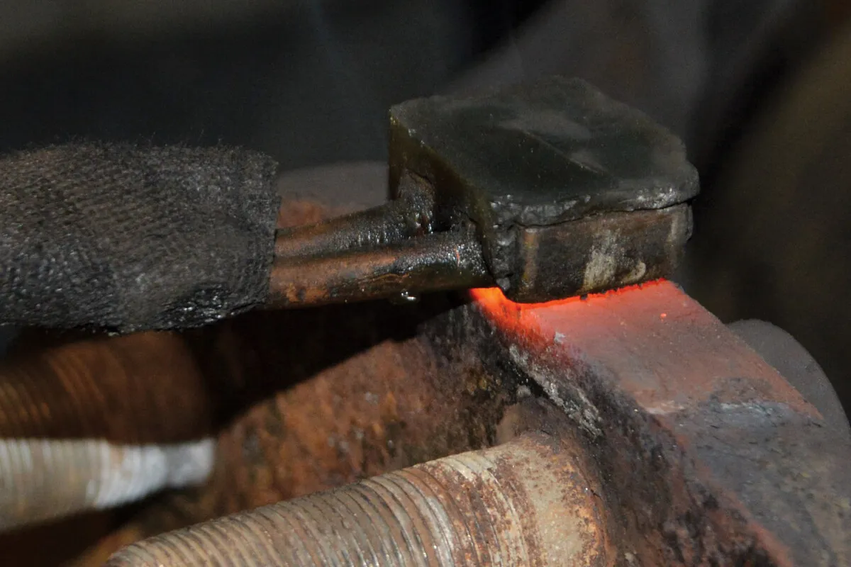 zastosowania podgrzewacza indukcyjnego w warsztacie