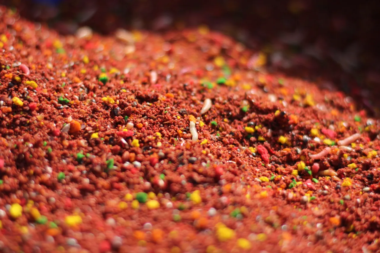 różne składniki zanęty na leszcza