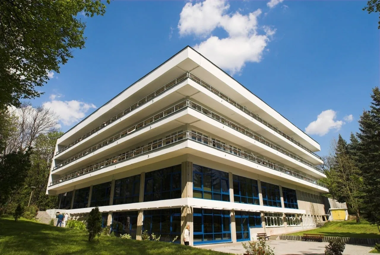 nowoczesny ośrodek rehabilitacji kardiologicznej lub sanatorium Nałęczów