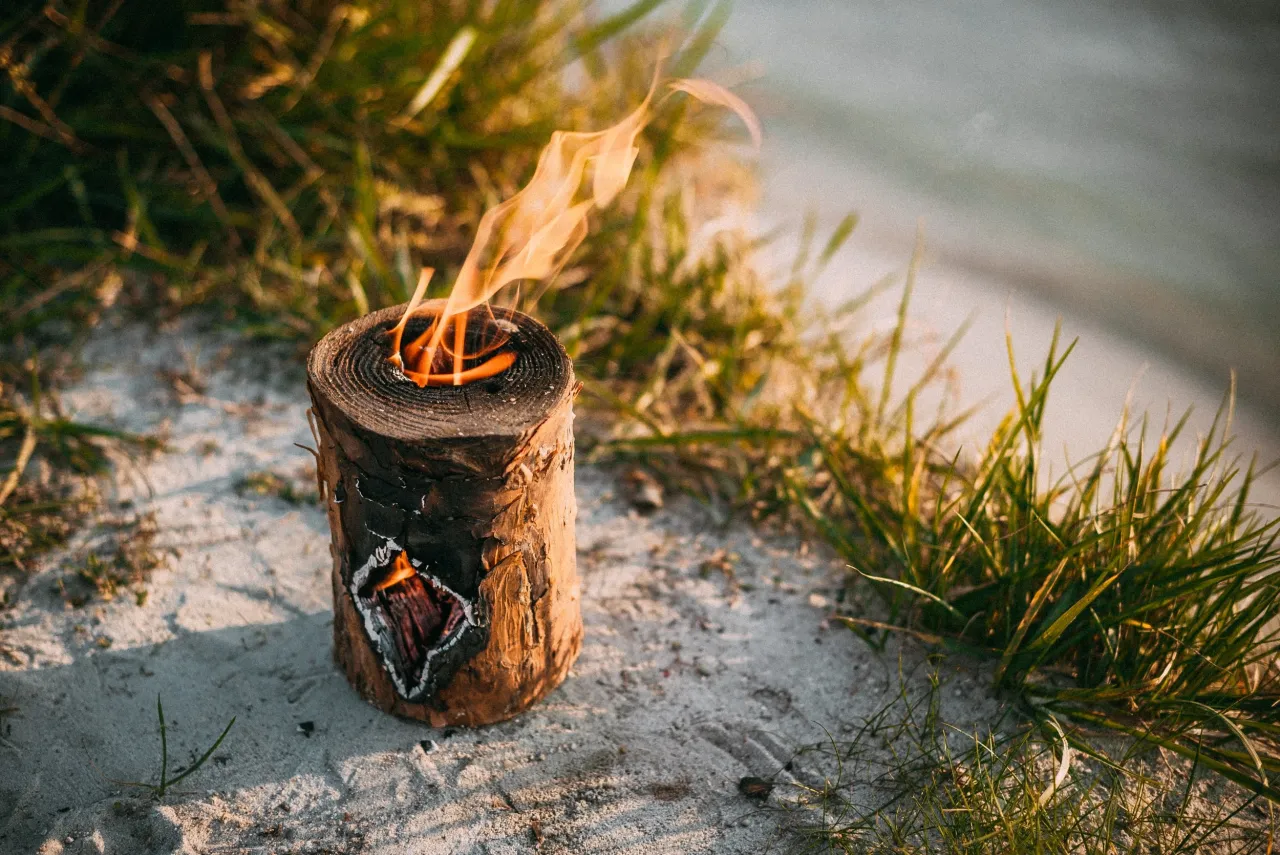 Świeca ogrodowa DIY na tarasie