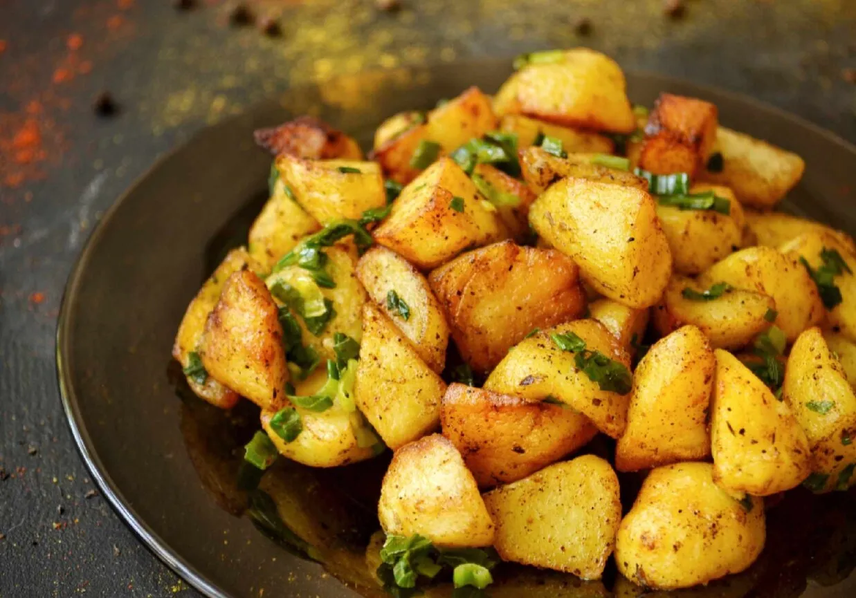 ziemniaki blanszowane we wrzątku w garnku