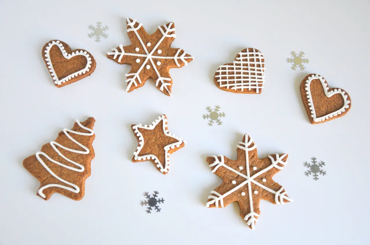 Udekorowane ciastka korzenne