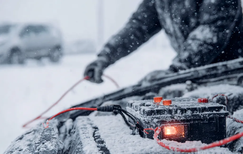 rozładowany akumulator zimą