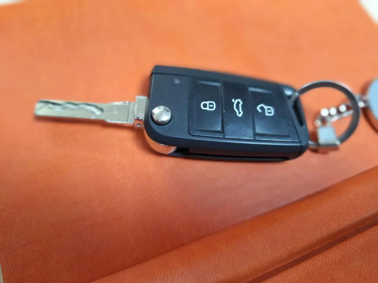 pilot samochodowy bateria objawy