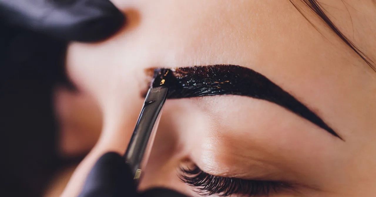 zastosowania henny w kosmetyce brwi rzęsy włosy mehendi