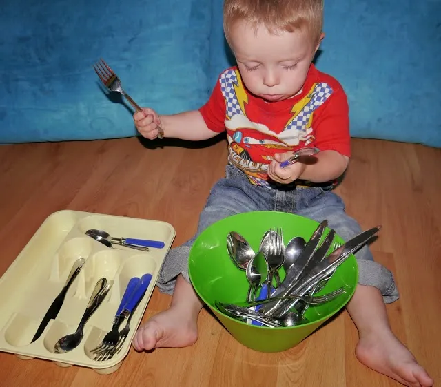 kreatywne zabawy z dzieckiem sztućce