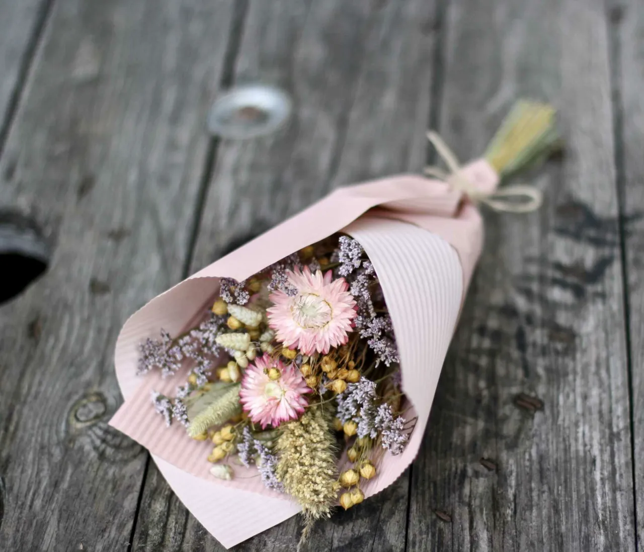 delikatne kwiaty na chrzest, pastelowy bukiet