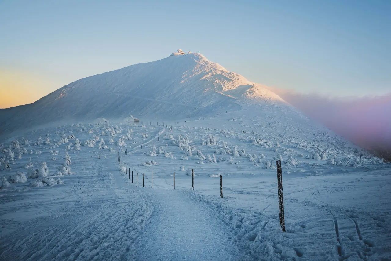 Śnieżka zimą szlak