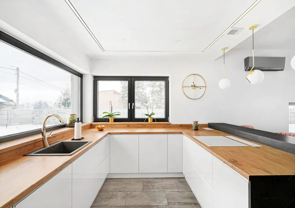 Nowoczesna kuchnia z blatem