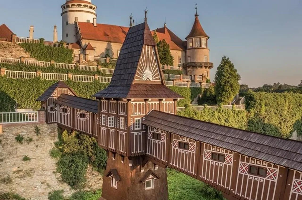 Ogrody zamkowe Nov&eacute; Město nad Metuj&iacute; most Jurkovič