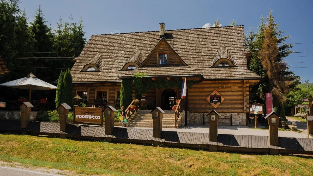 Zdjęcie Gdzie zjeść w Ustrzykach Górnych? Odkryj najlepsze restauracje i smaki