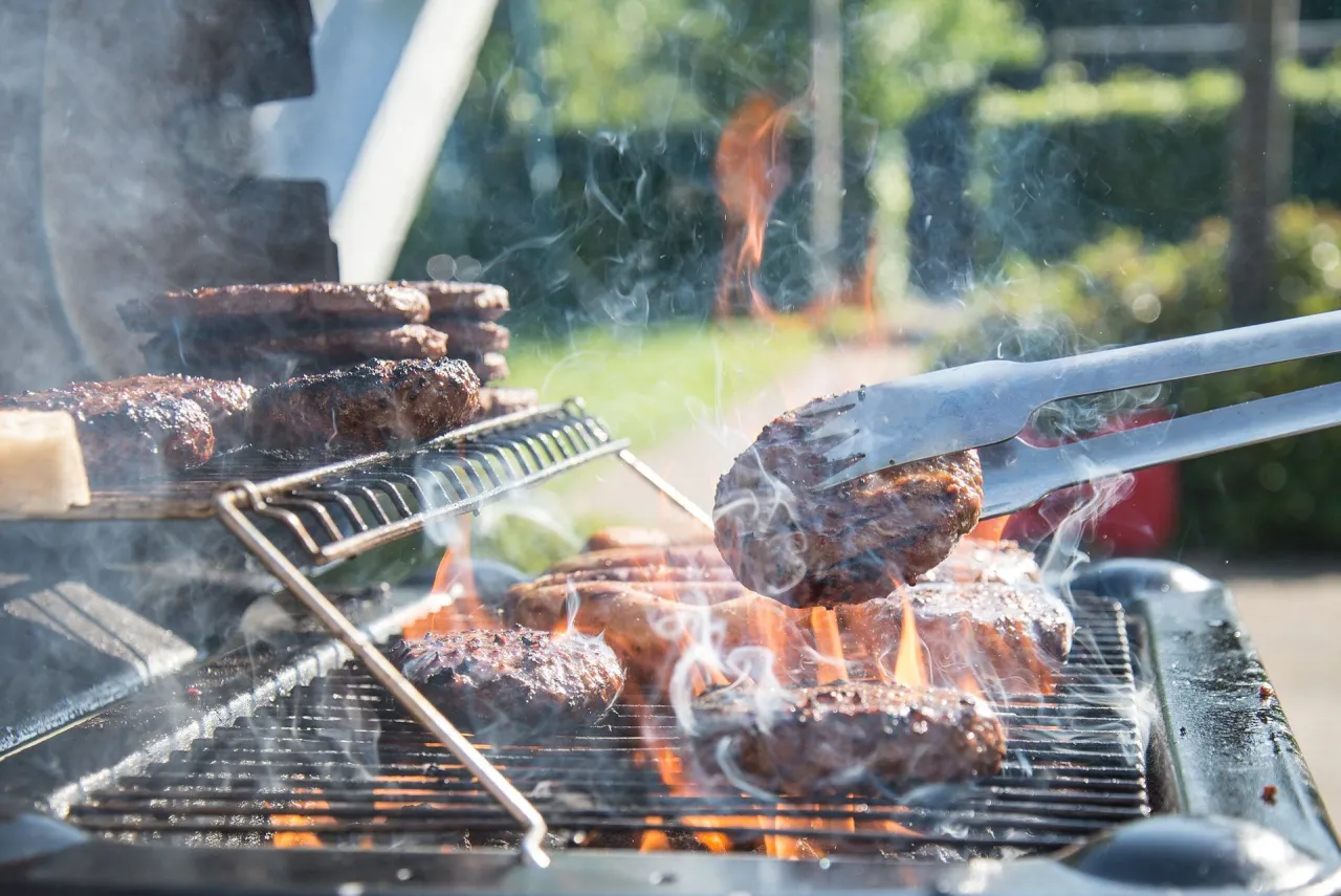 Zdjęcie Bezpieczne grillowanie w ciąży – unikaj zagrożeń dla zdrowia matki i dziecka
