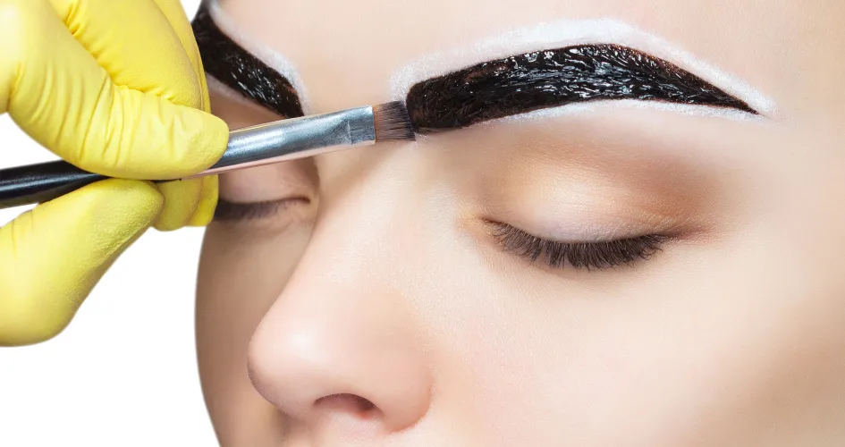 Zdjęcie Henna pudrowa ile się utrzymuje? Odkryj, jak długo cieszyć się efektem