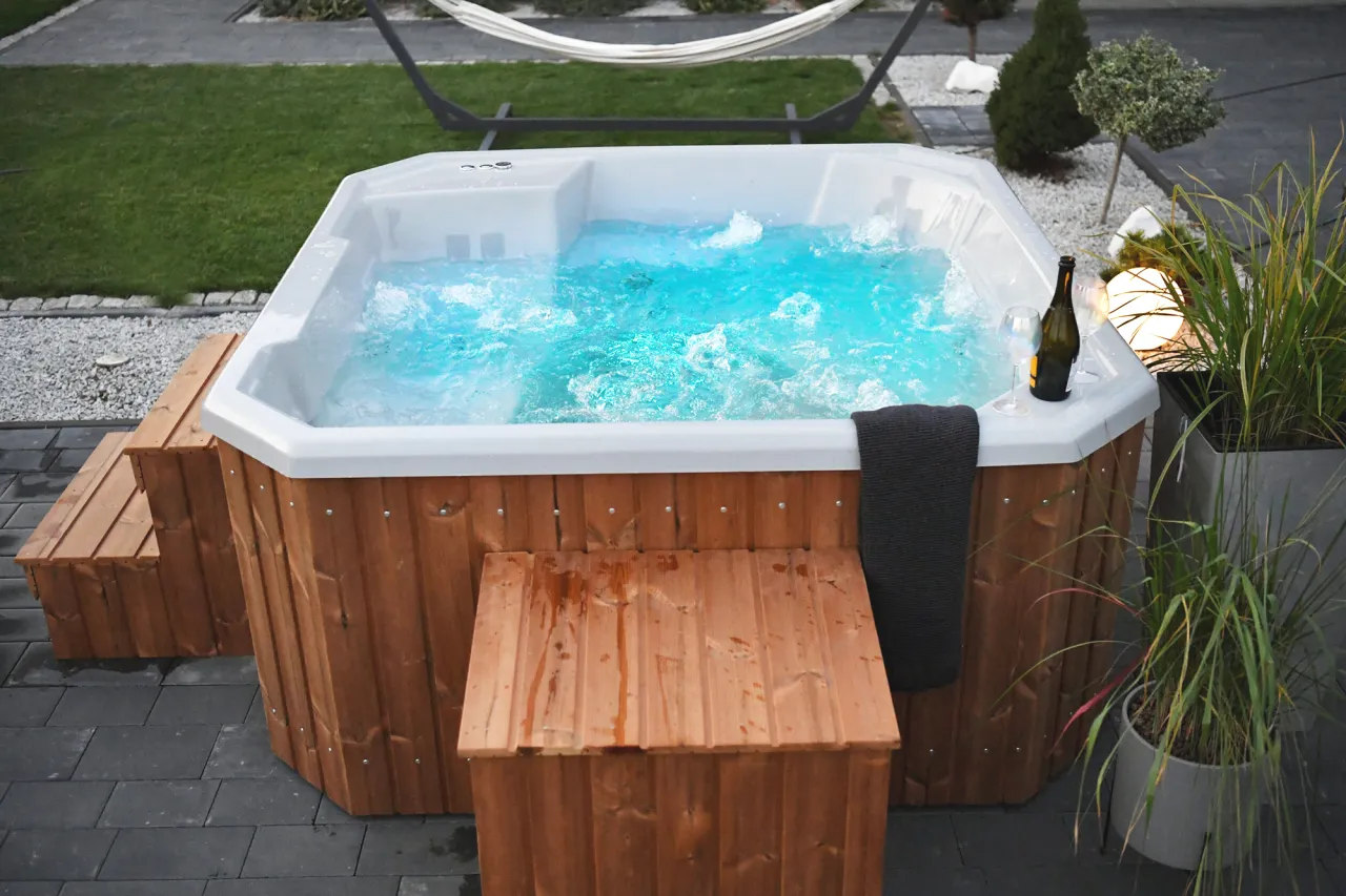 Zdjęcie Jak wybrać jacuzzi ogrodowe, aby uniknąć rozczarowań i kosztów?
