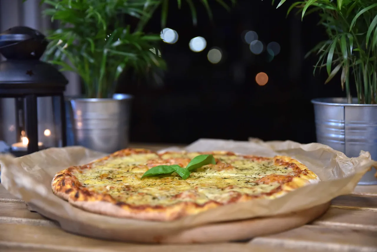 Zdjęcie Skąd wywodzi się pizza? Odkryj nieznane fakty o jej historii