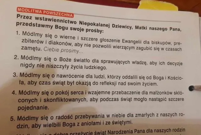 Zdjęcie Co to modlitwa powszechna i dlaczego jest kluczowa w liturgii katolickiej?