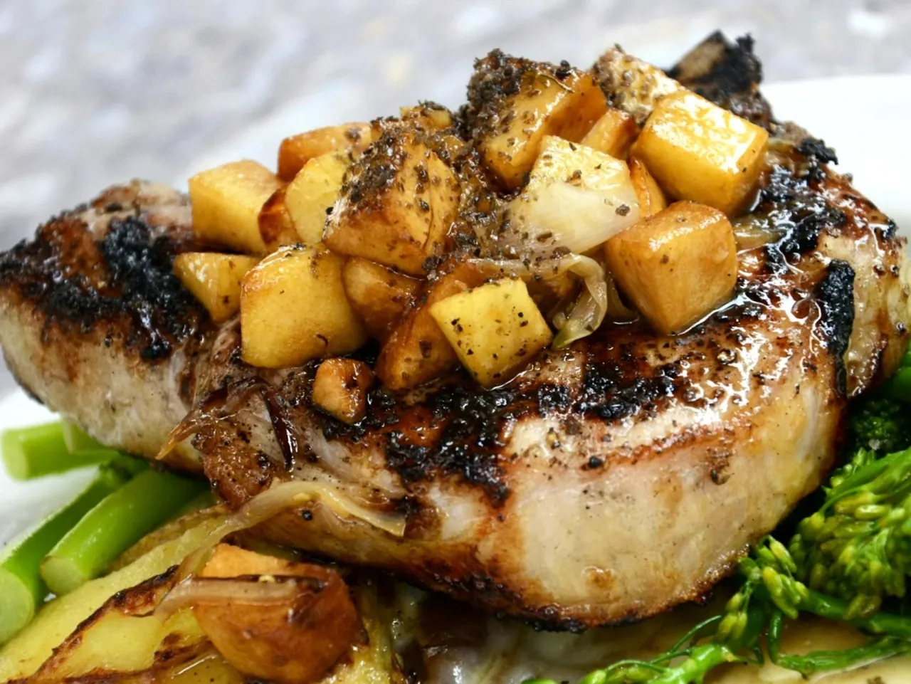 Zdjęcie Jak przyrządzić schab z dzika - proste przepisy na wyjątkowe danie