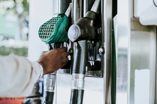 Zdjęcie Efecta 95 benzyna czy diesel: co wybrać, by zaoszczędzić?