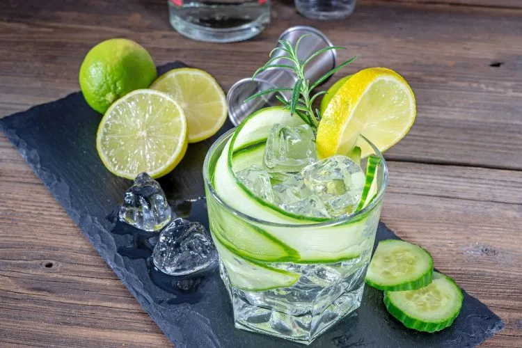 Zdjęcie Orzeźwiające drinki z ogórkiem zielonym na upalne dni, które pokochasz