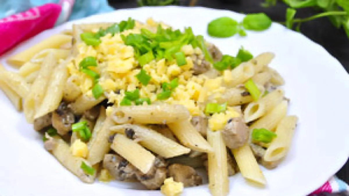 Zdjęcie Prosty przepis na makaron penne z pieczarkami – smaczny obiad w 30 minut