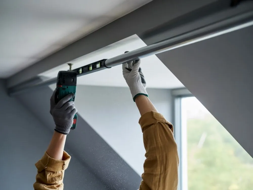 Zdjęcie Jak zamontować karnisze łatwo i bez problemów - sprawdzone sposoby