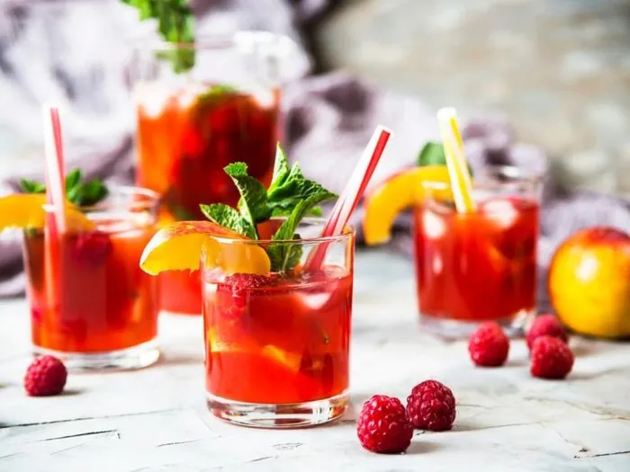 Zdjęcie Soplica Malinowa z czym pić – najlepsze przepisy na orzeźwiające drinki