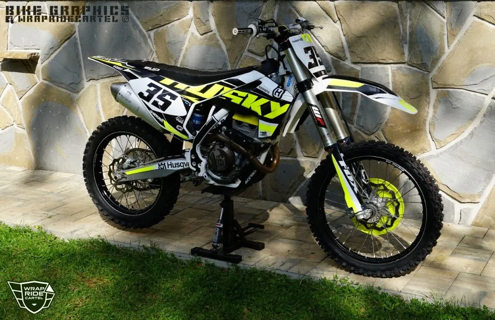 Zdjęcie Okleina Husqvarna WR 125 – ochrona i stylizacja motocykla, którą pokochasz