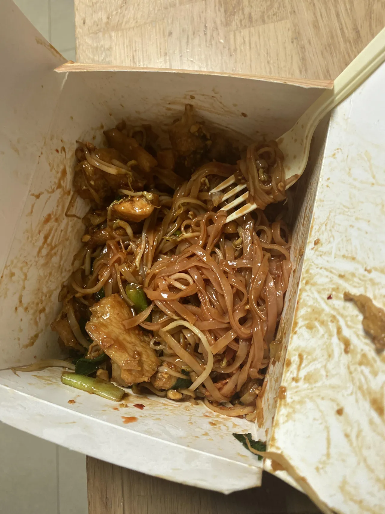 Zdjęcie Ile kalorii ma pad thai? Zaskakujące różnice w kaloryczności!