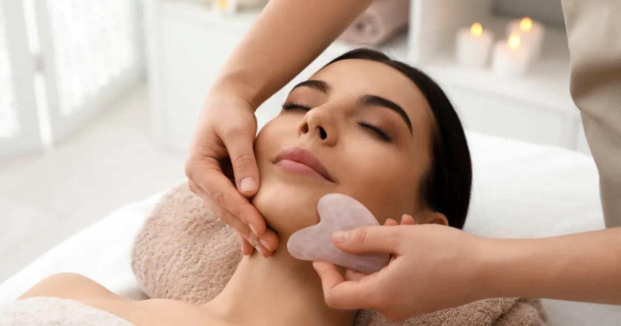 produkty do masażu twarzy: olejek, serum, kamień