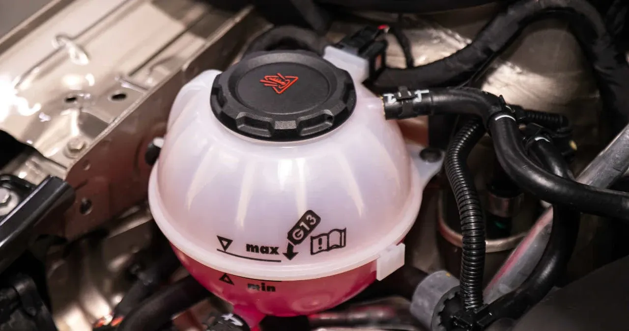 Uszkodzona chłodnica vs drobny wyciek płynu chłodniczego