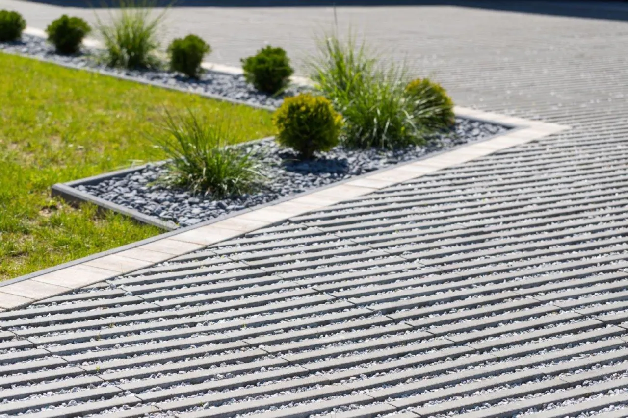 Układanie płyt ażurowych krok po kroku