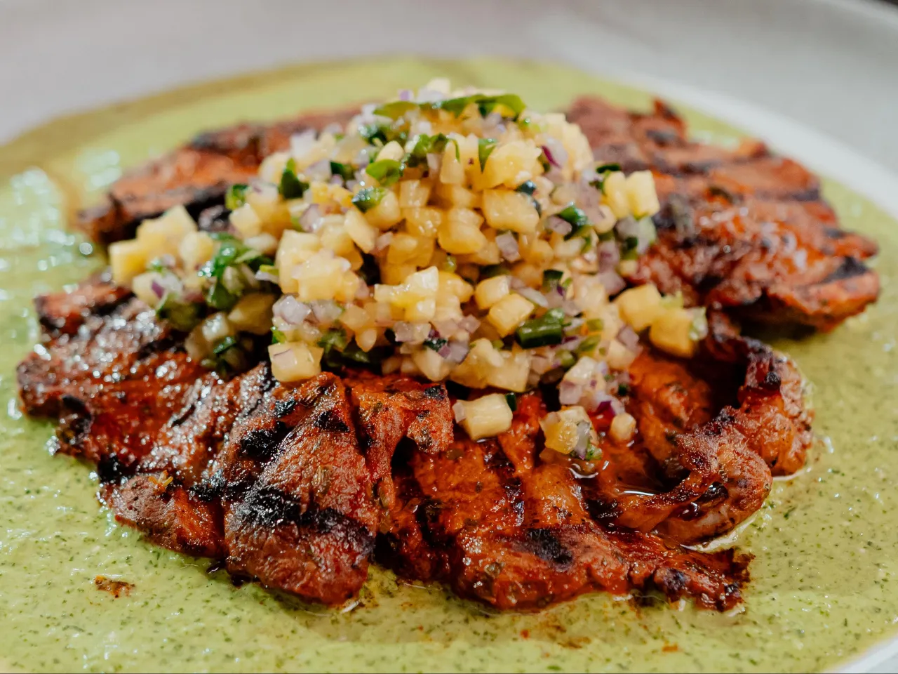 échine de porc persillée