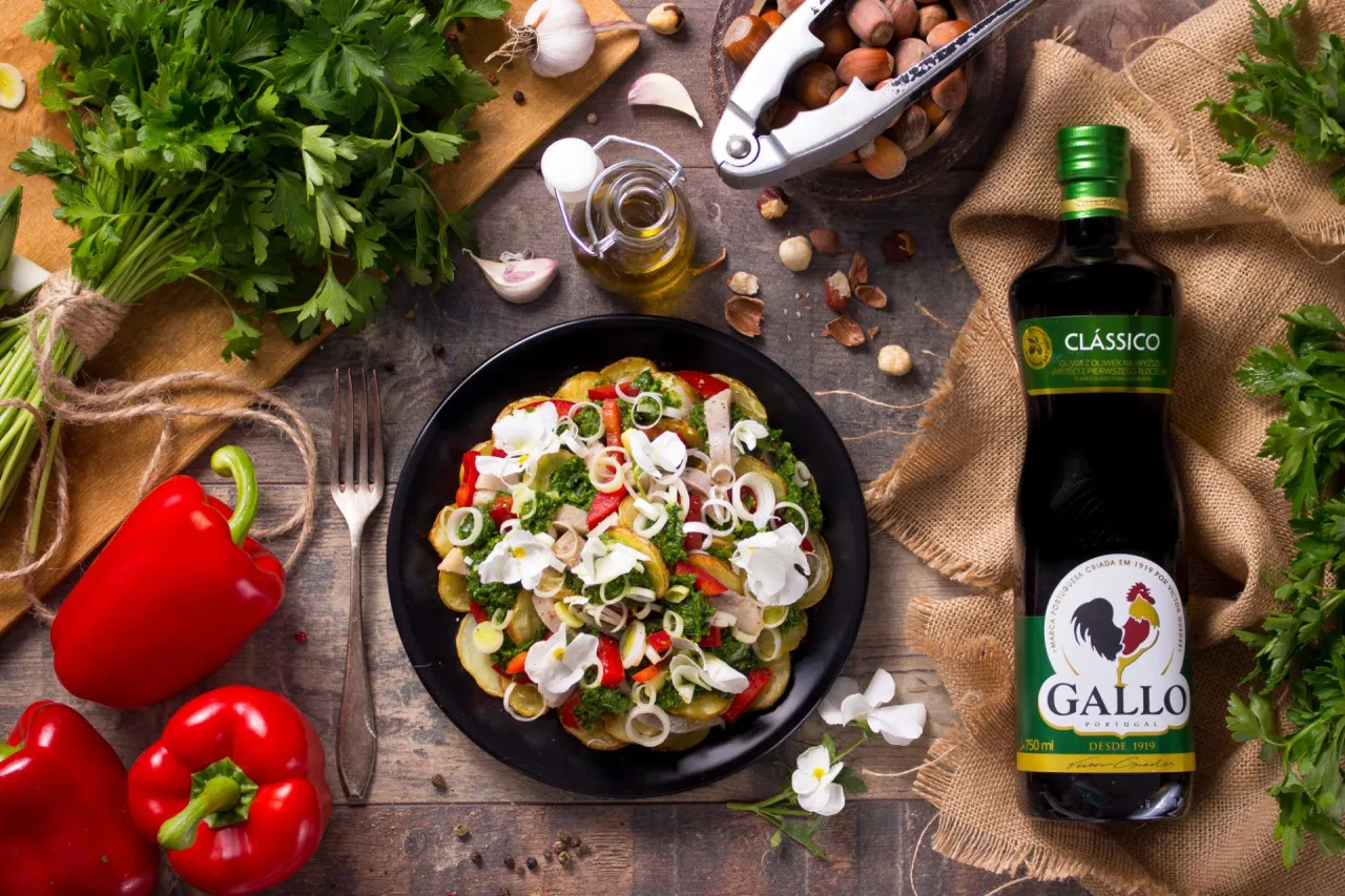 oliwa z oliwek w sałatce