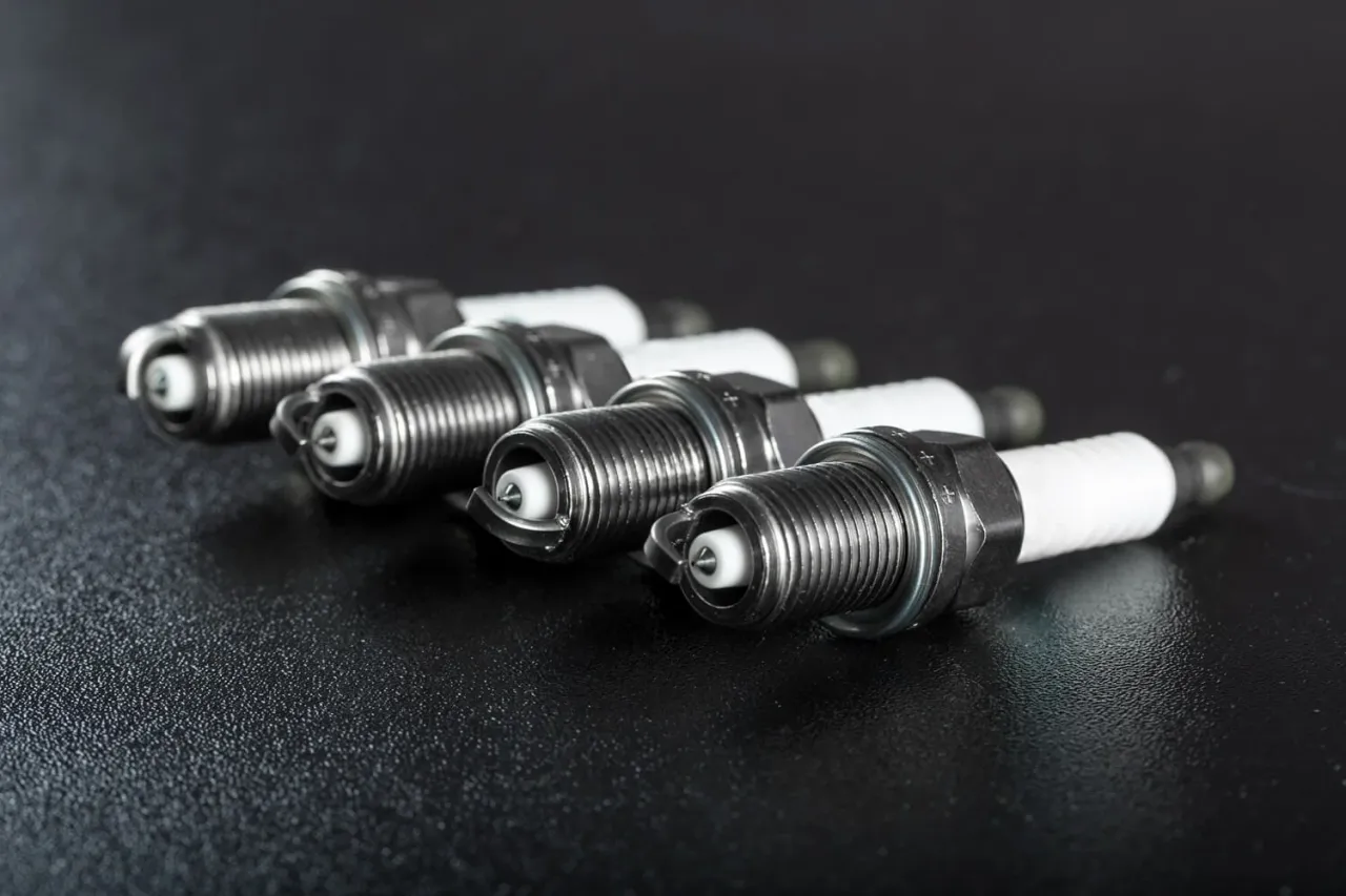 rodzaje świec zapłonowych irydowe platynowe niklowe