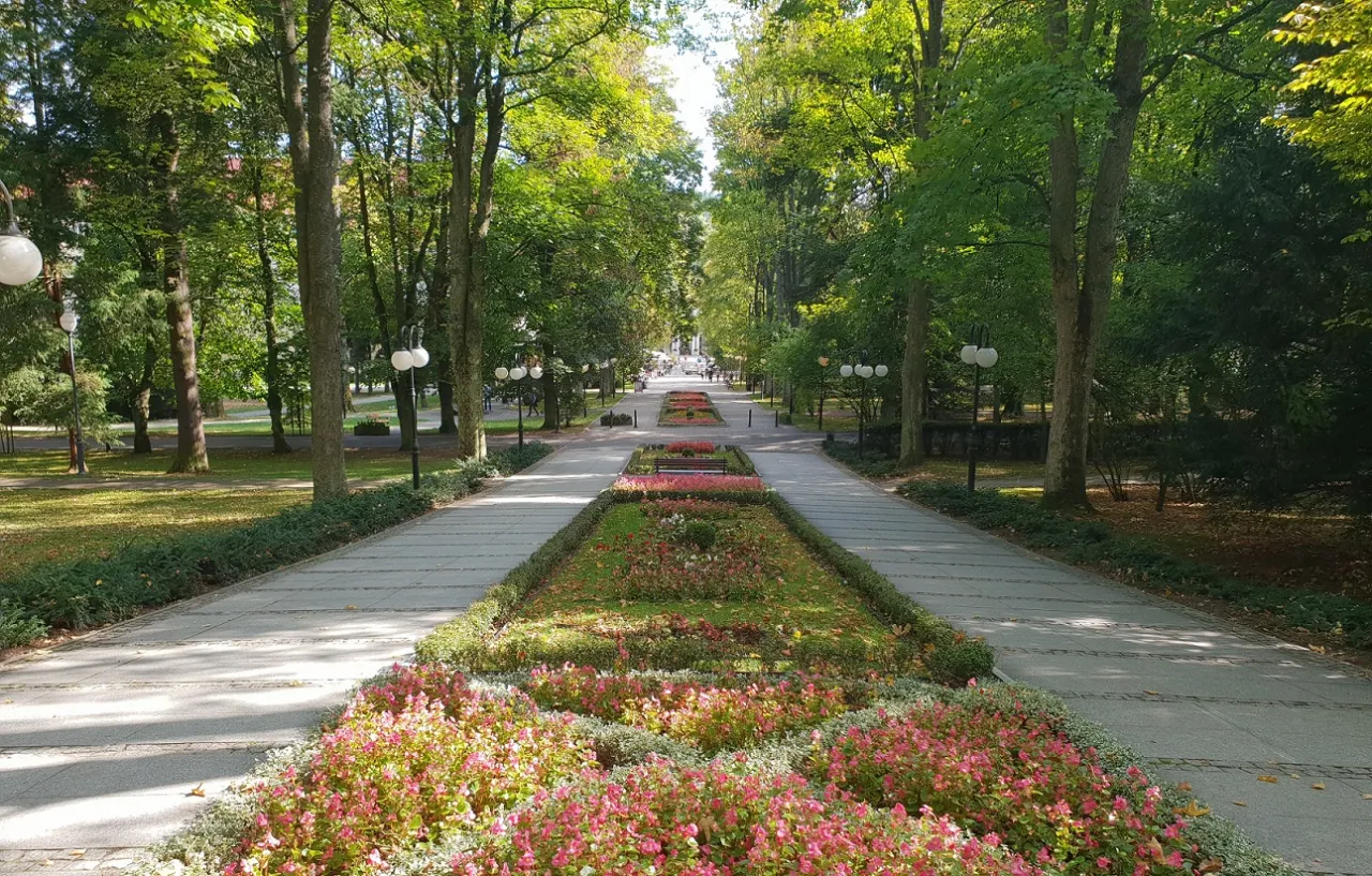 Polanica Zdrój park zdrojowy deptak