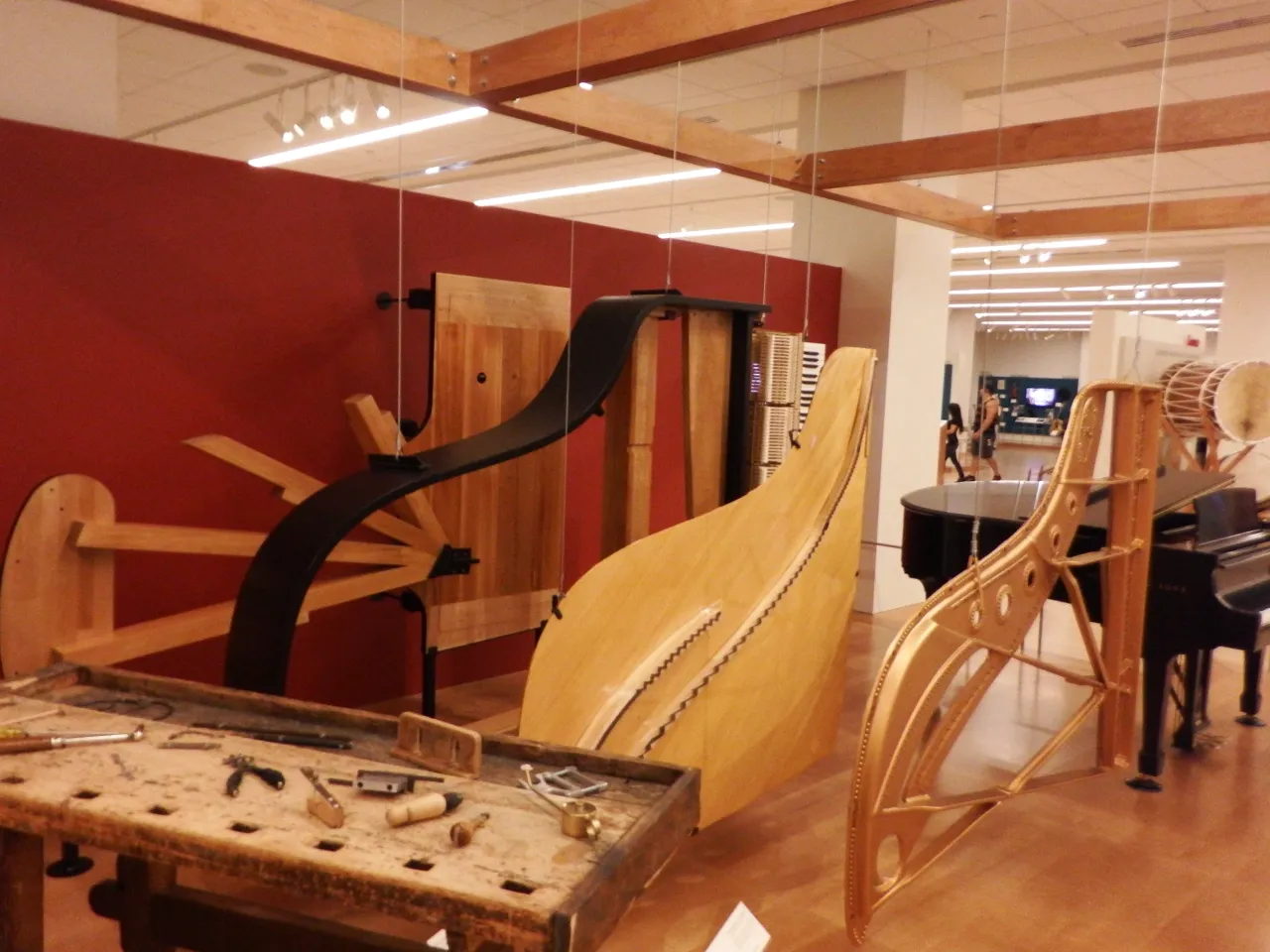 drewno rezonansowe fortepian