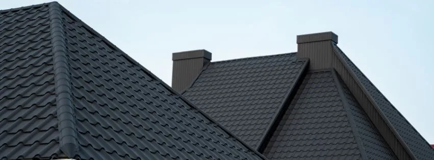 Zdjęcie Jaki minimalny spadek dachu? Poznaj kluczowe wymagania dla materiałów