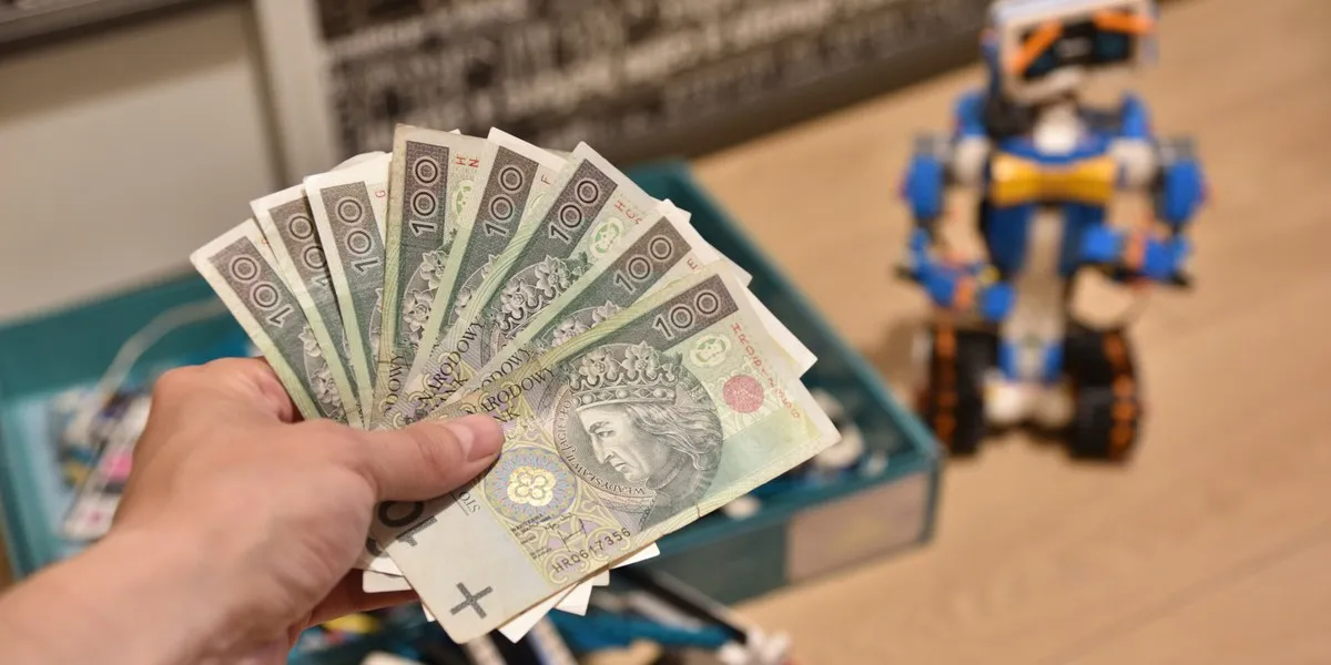 Zdjęcie 500 plus do renty socjalnej od kiedy - co musisz wiedzieć, by nie stracić?