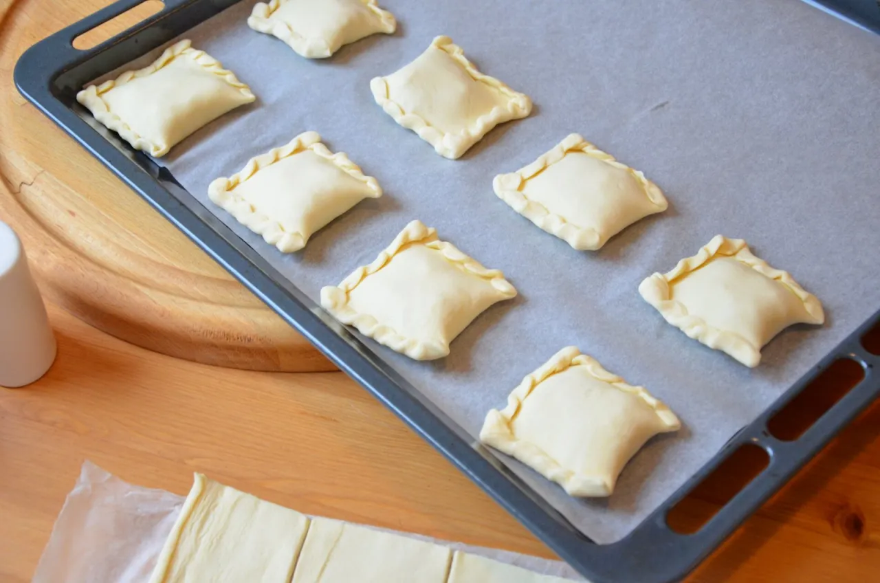 Ciastka z ciasta francuskiego różne kształty