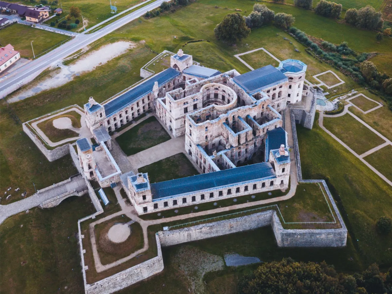 ruiny palazzo in fortezza Brudzew