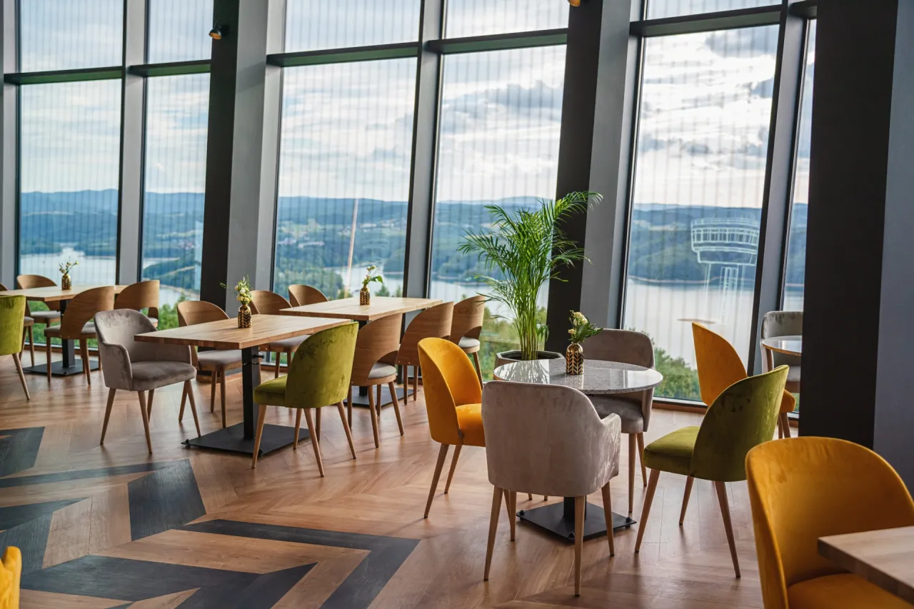 restauracja z widokiem na Jezioro Solińskie, taras widokowy Solina